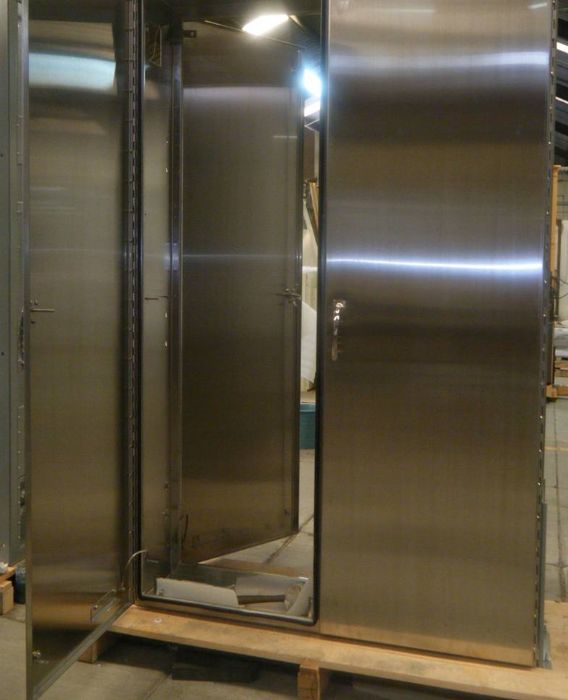 GABINETE EN ACERO INOXIDABLE C/ PUERTAS 